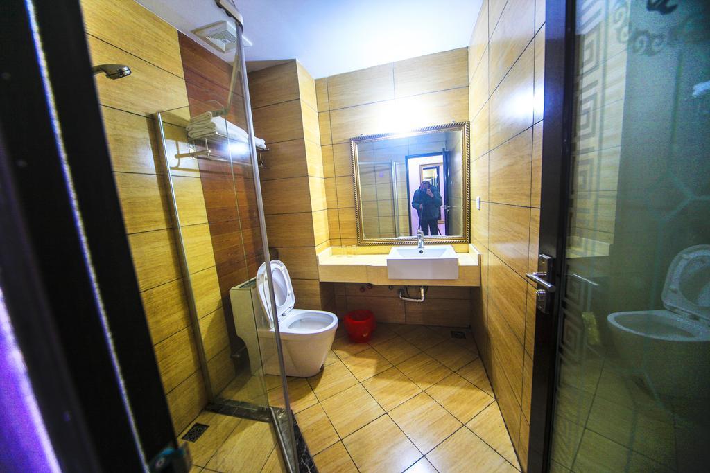 Fawlty Towers Hotel Yangshuo Værelse billede