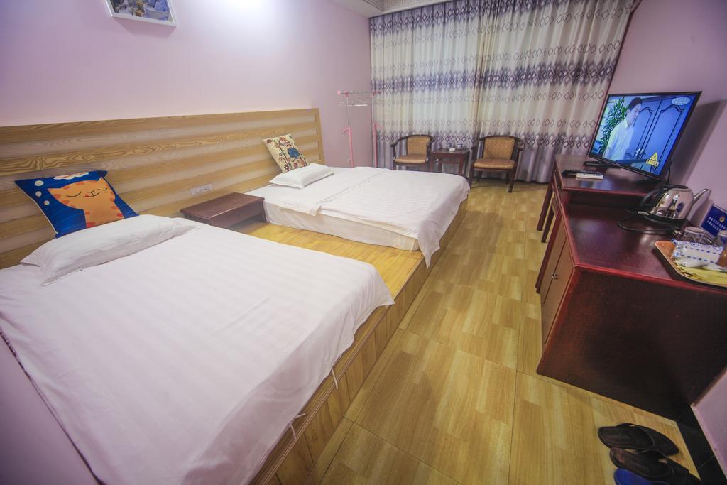 Fawlty Towers Hotel Yangshuo Værelse billede